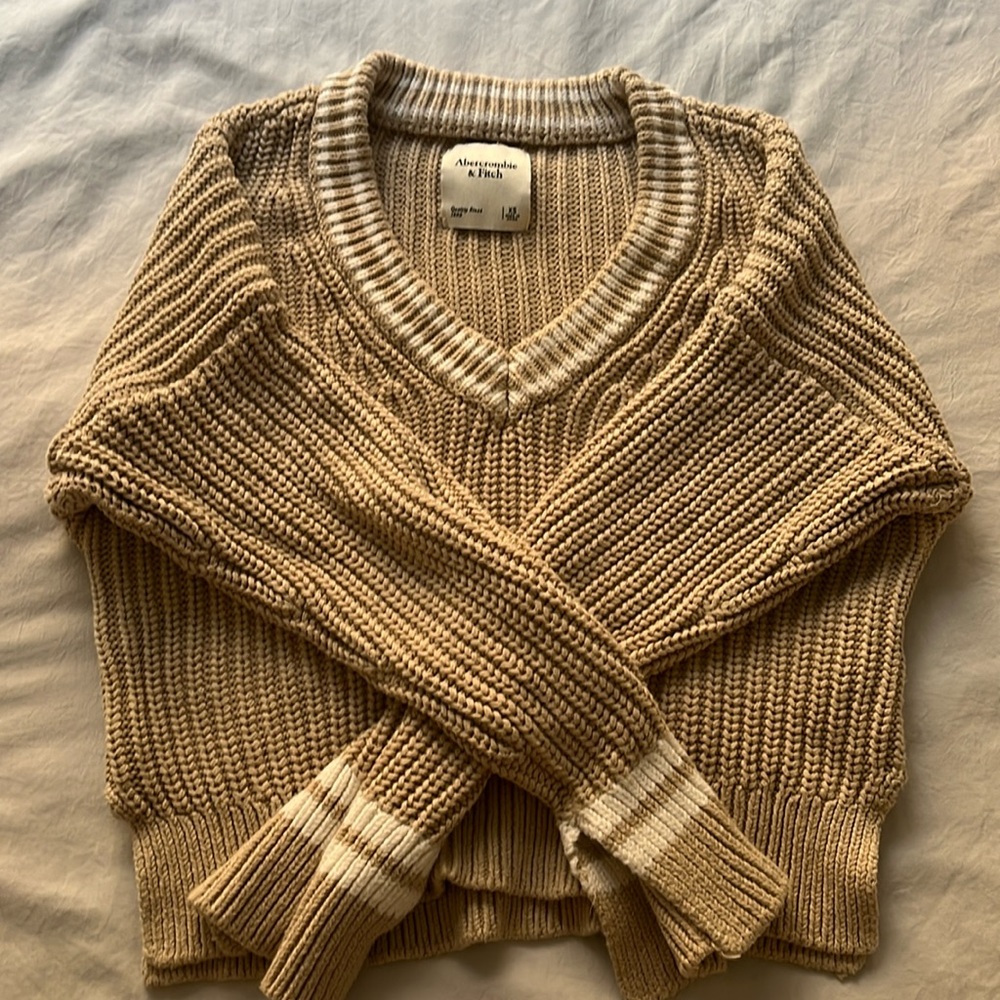 Cropped cream and white sweater